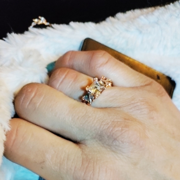 A size 7 1/2 Rose gold ring - Picture 9 of 11